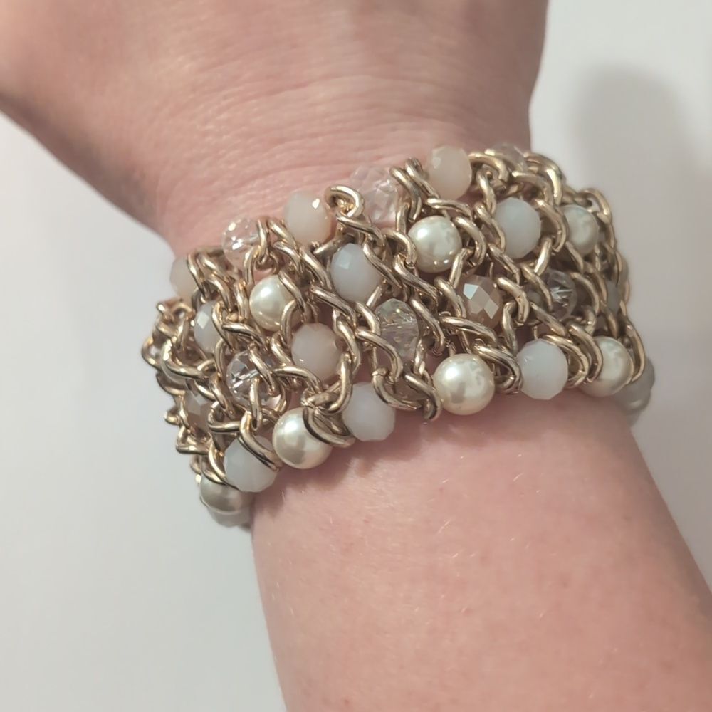 842 Gold Chain Mixed White Faux Pearl Clear Faceted Beaded Bracelet